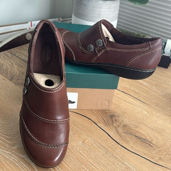 Clarks Dark Brown Leather Clogs with Button Detail - Picture 1 of 11